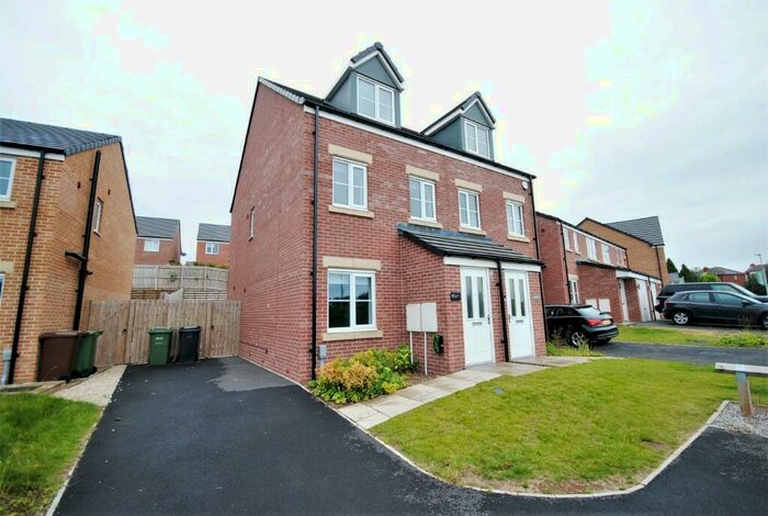 3 Bedroom Semi-Detached House To Rent In Daisy Bank Drive, Leeds, West Yorkshire, LS25
