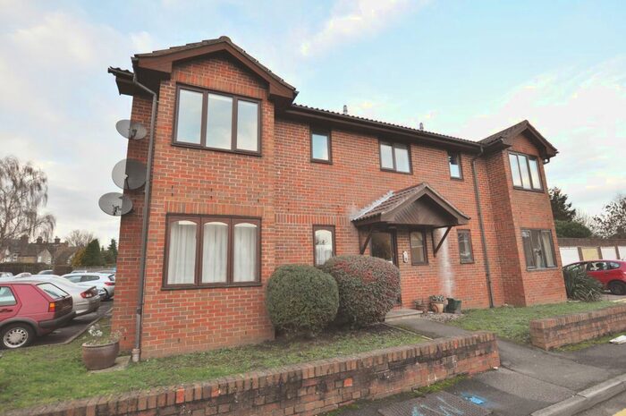 1 Bedroom Flat To Rent In Regent Court, Belvedere Close, Guildford, Surrey, GU2