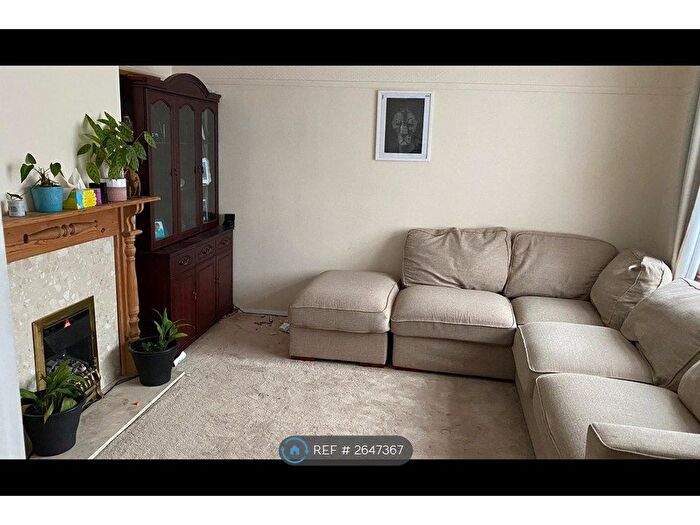 3 Bedroom Terraced House To Rent In Trelawney Avenue, Slough, SL3