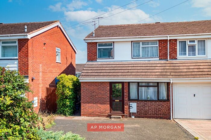 3 Bedroom Semi-Detached House For Sale In Swift Close, Bromsgrove, Worcestershire, B61