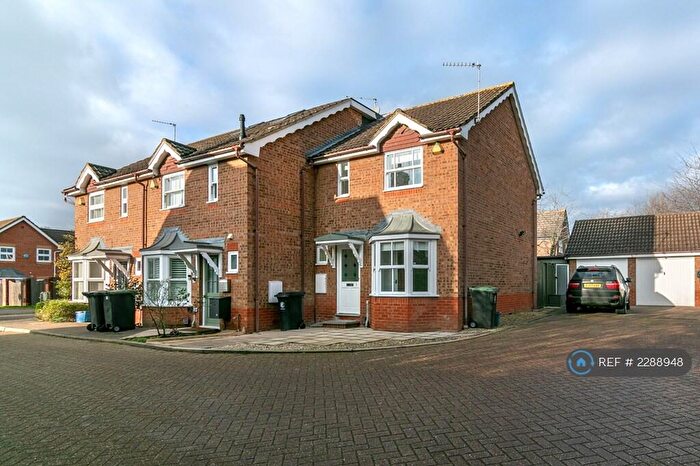 2 Bedroom End Of Terrace House To Rent In Howard Close, Loughton, IG10