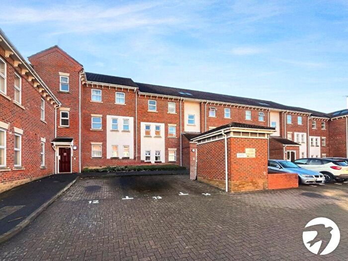 2 Bedroom Flat To Rent In Mary Court, Chatham, Kent, ME4