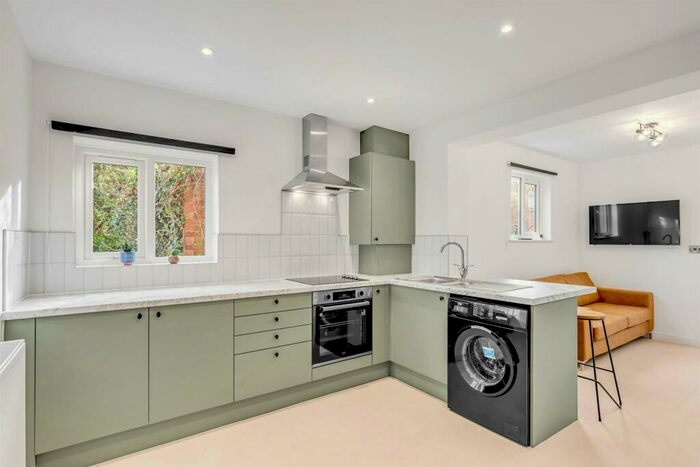 5 Bedroom House To Rent In Brereton Close, Norwich, NR5