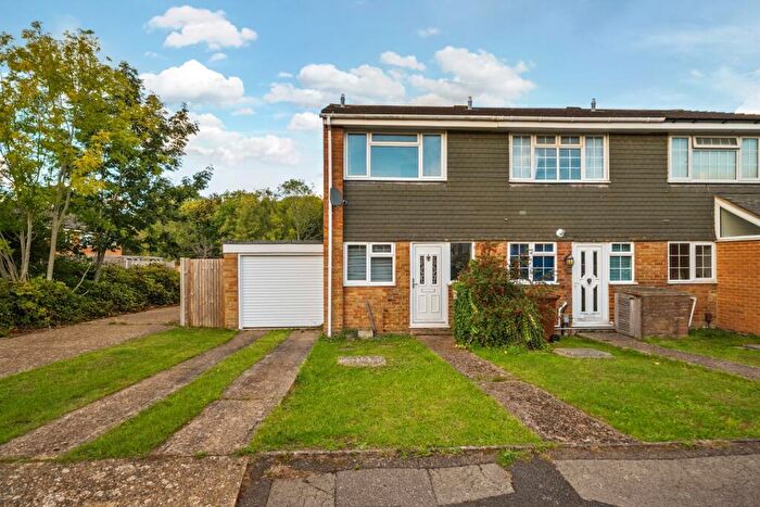 2 Bedroom End Of Terrace House For Sale In Waverley Close, Chatham, Kent, ME5