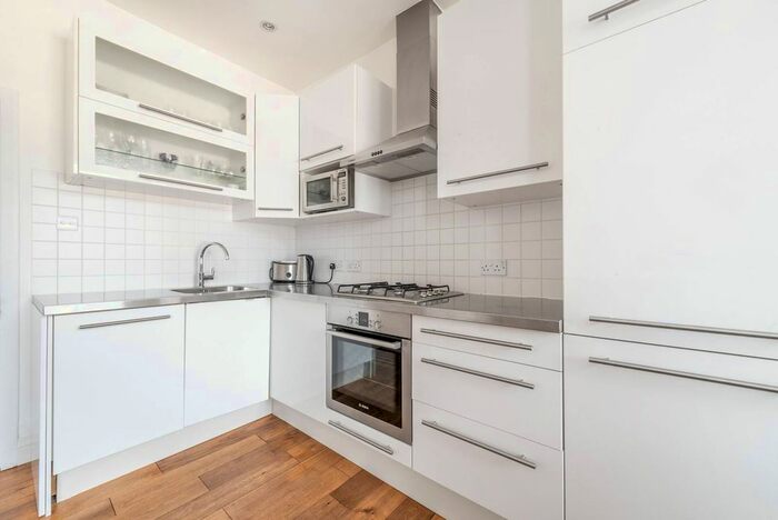 1 Bedroom Flat To Rent In Pembridge Road, Notting Hill Gate, London, W11