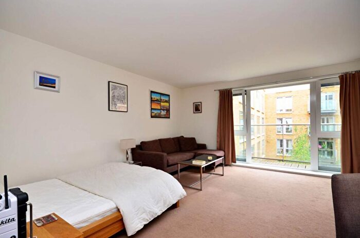 Studio To Rent In Kingsway Square, Battersea, London, SW11