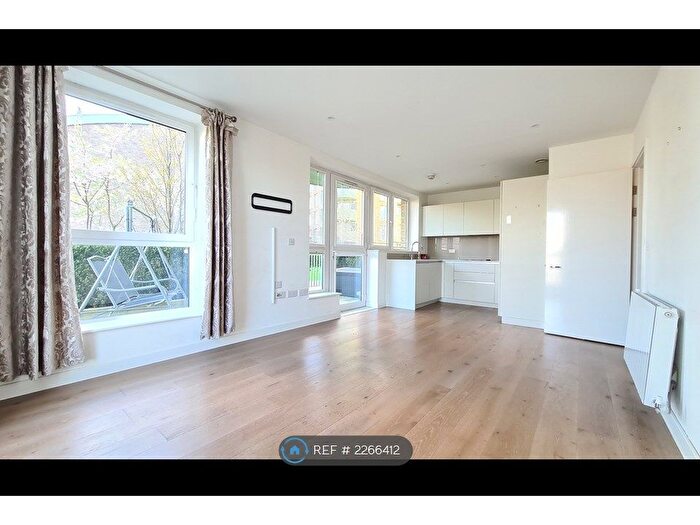 2 Bedroom Flat To Rent In Astell Road, London, SE3