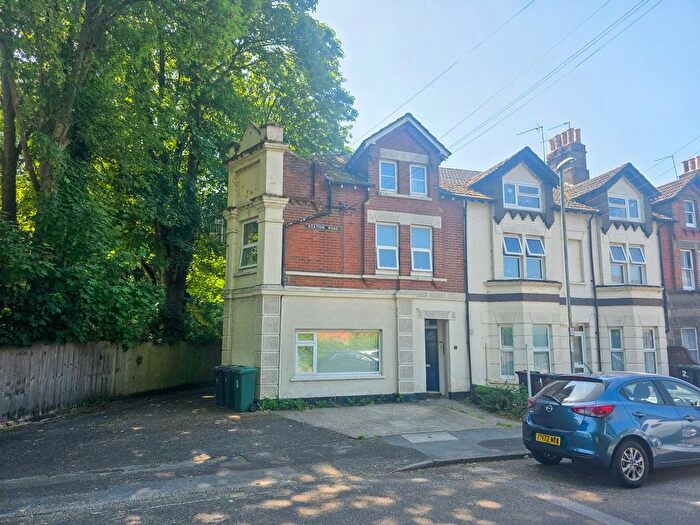 1 Bedroom Flat To Rent In Station Road, Wimborne, BH21