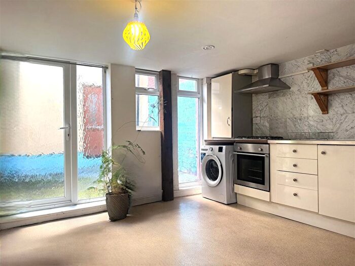 1 Bedroom Flat To Rent In Moon Street, Stokes Croft, Bristol, BS2