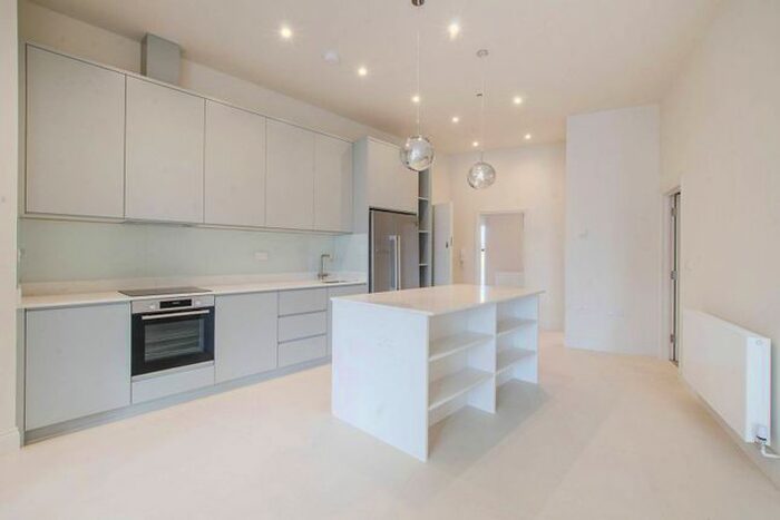 3 Bedroom Flat To Rent In Rye Lane, Peckham, London, SE15