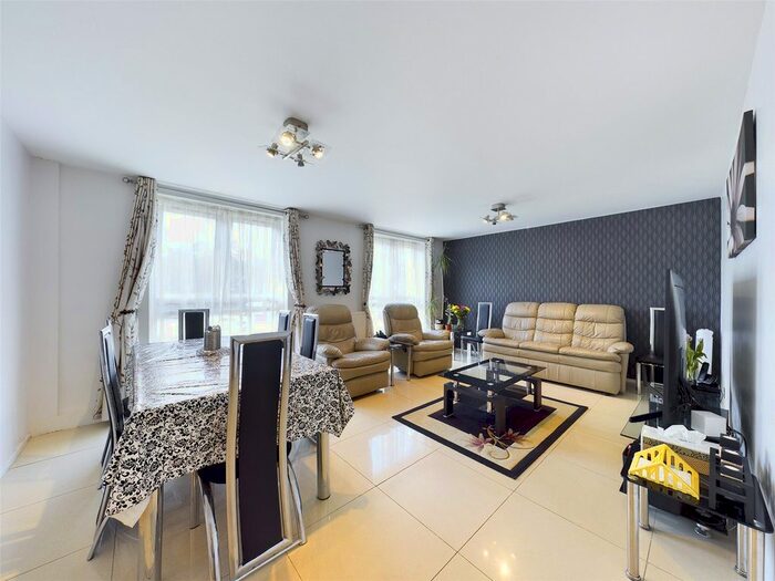 4 Bedroom Flat To Rent In Rusper Close, Stanmore, HA7