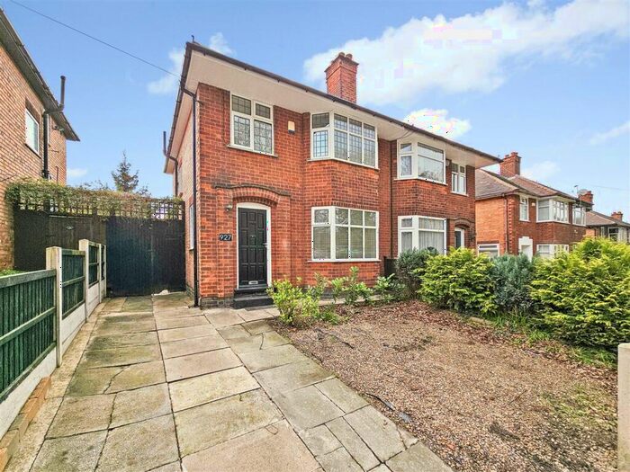 3 Bedroom Semi-Detached House To Rent In Hucknall Road, Nottingham, NG5