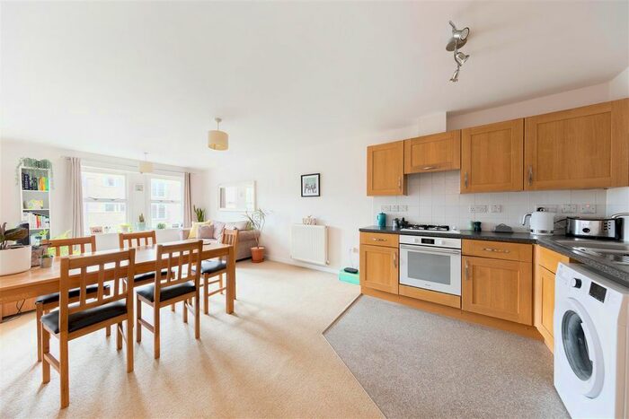 2 Bedroom Flat To Rent In Lea Bridge Road, London E10