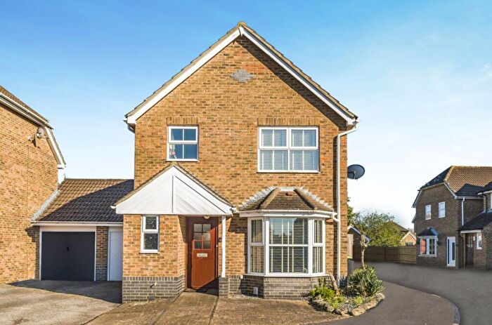 3 Bedroom Detached House For Sale In The Cloisters, Bedford, MK41