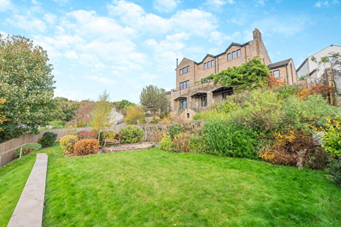 6 Bedroom Detached House For Sale In Common End Lane, Lepton, HD8