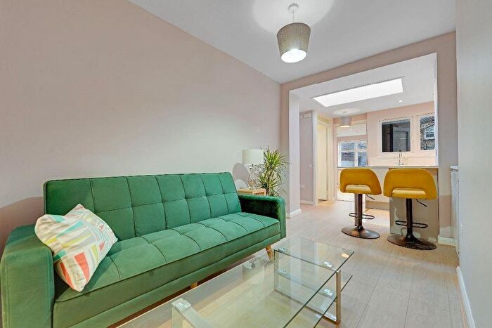 2 Bedroom Flat To Rent In A Clarence Road, Hackney, E5