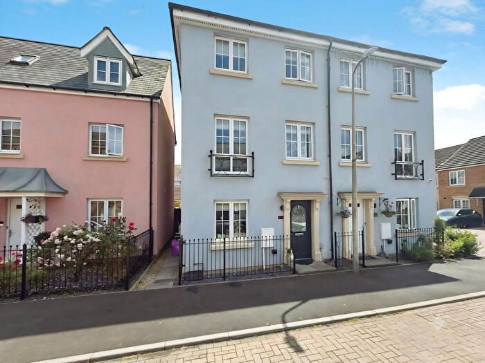 4 Bedroom Town House For Sale In Ffordd Watkins, Birchgrove, Swansea, SA7