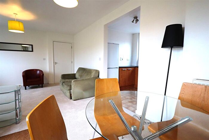 1 Bedroom Flat To Rent In Drake Way, Reading, RG2