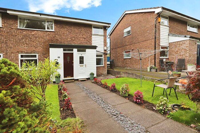 2 Bedroom Flat To Rent In Tower Street, Radcliffe, Manchester, M26