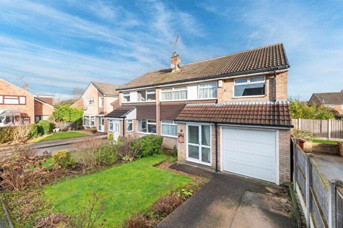 5 Bedroom Semi-Detached House For Sale In West Lea Grove, Yeadon, Leeds, LS19