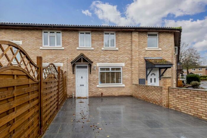 2 Bedroom Property To Rent In Sonning Gardens, Hampton, TW12