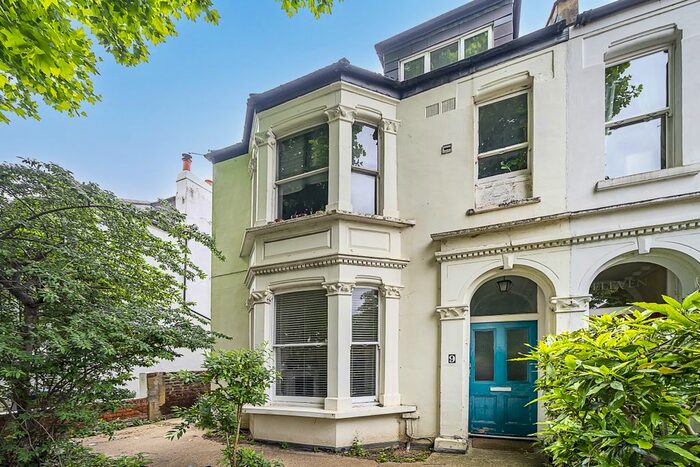 2 Bedroom Flat To Rent In Avenue Gardens, London, W3