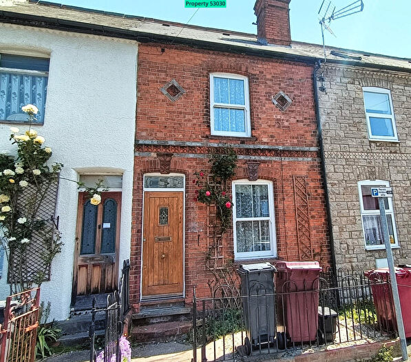 3 Bedroom Terraced House For Sale In Elgar Road, Reading, RG2