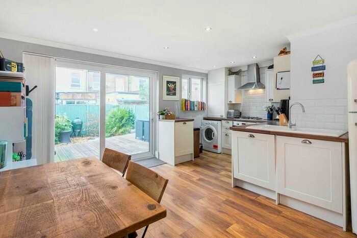 2 Bedroom Flat To Rent In Heaton Road, Mitcham CR4