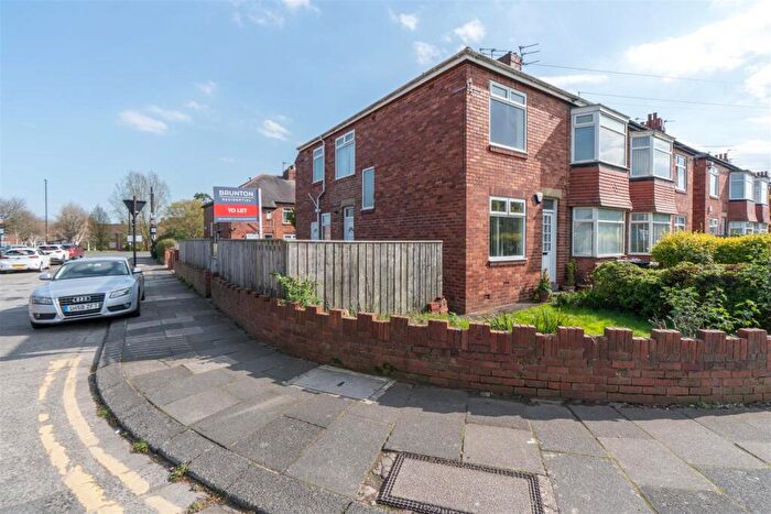 2 Bedroom Flat To Rent In *Driveway* Ainthorpe Gdns, High Heaton, NE7