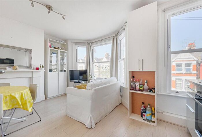 2 Bedroom Apartment To Rent In Windsor Road, London, NW2