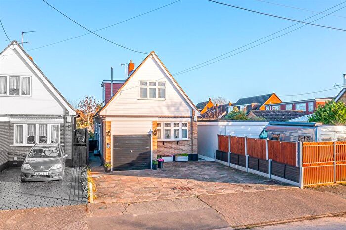 3 Bedroom Detached House For Sale In Elm Grove, Hullbridge, Hockley, SS5