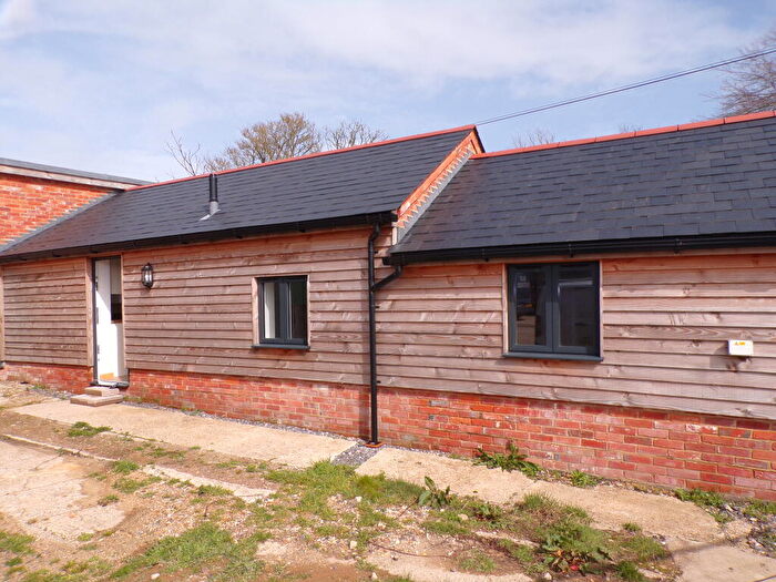 2 Bedroom Barn Conversion To Rent In New Milton, BH25