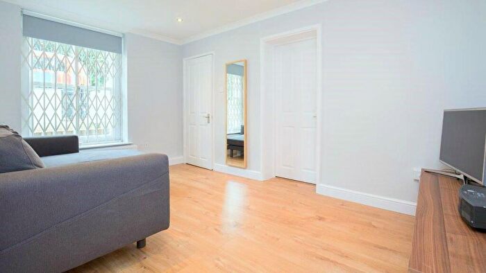 2 Bedroom Flat To Rent In Camden Road, Camden, London, N7