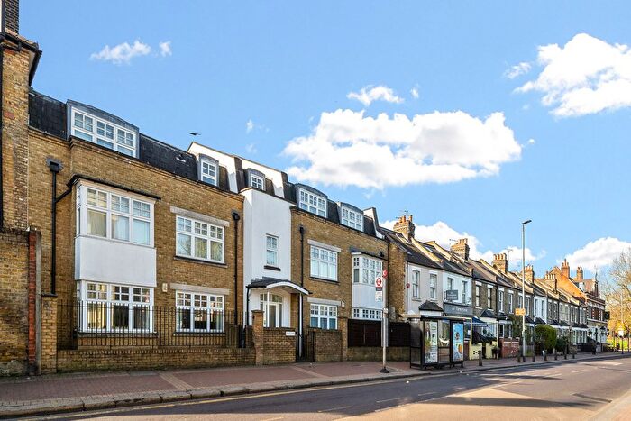 2 Bedroom Flat To Rent In Erpingham Road, London, SW15