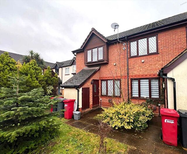 1 Bedroom Maisonette For Sale In Scarborough Way, Slough, SL1