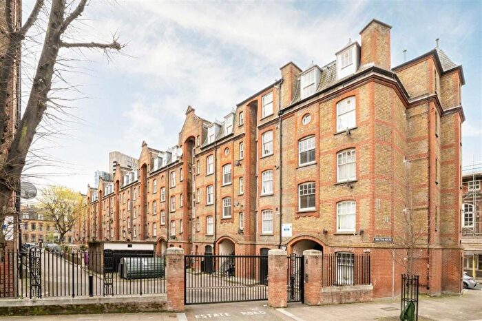 2 Bedroom Flat For Sale In Montclare Street, Bethnal Green, E2