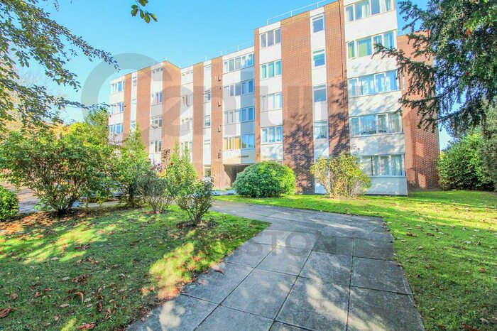 2 Bedroom Flat To Rent In Galsworthy Road, Norbiton, Kingston Upon Thames, KT2