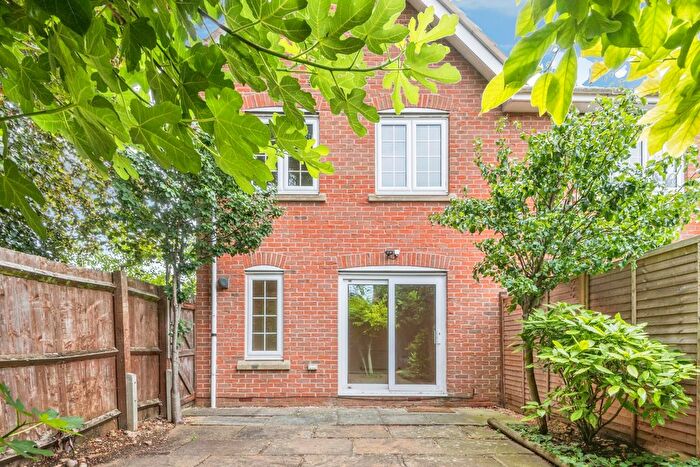 3 Bedroom Semi-detached House To Rent In Carisbrooke Grove, Stamford, PE9