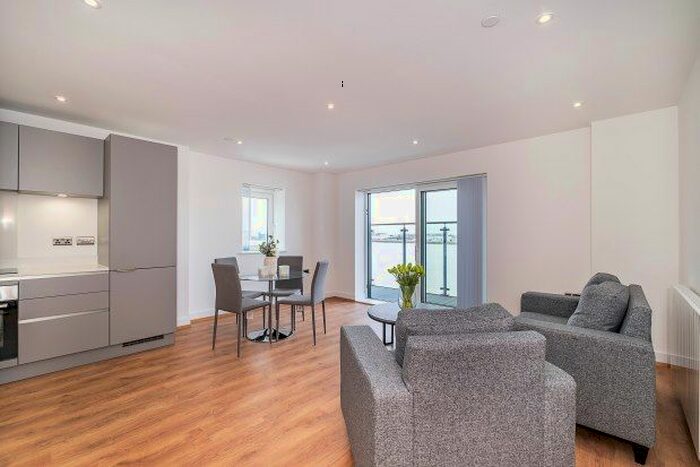 1 Bedroom Flat To Rent In Mast Quay, London, SE18