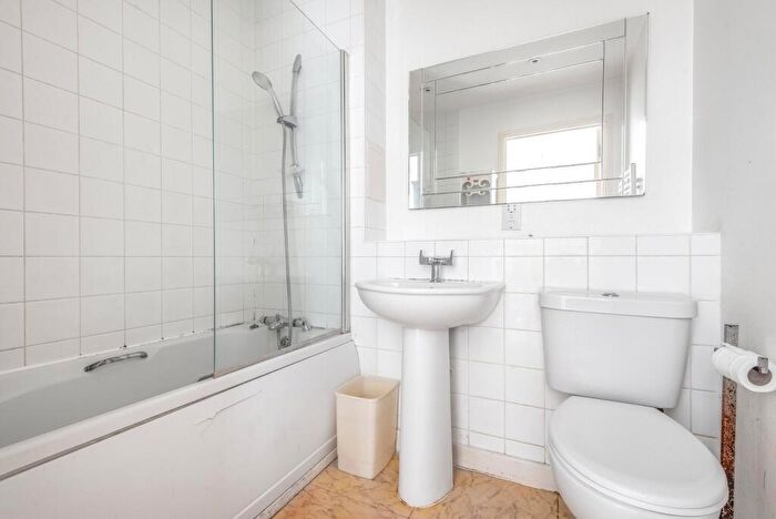 2 Bedroom Flat To Rent In Charlton Road, London, SE7