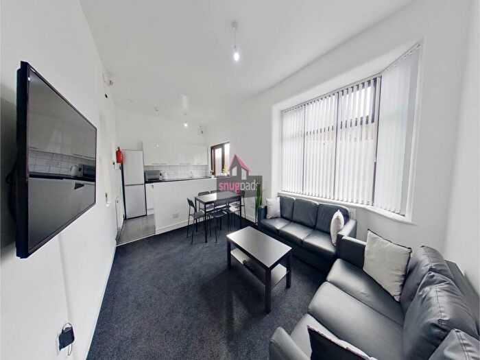 6 Bedroom House To Rent In Bolton Road, Salford, Manchester, M6