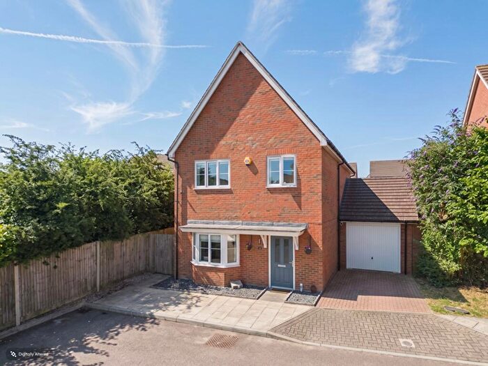 4 Bedroom Detached House For Sale In Flora Way, Hoo, Rochester, ME3