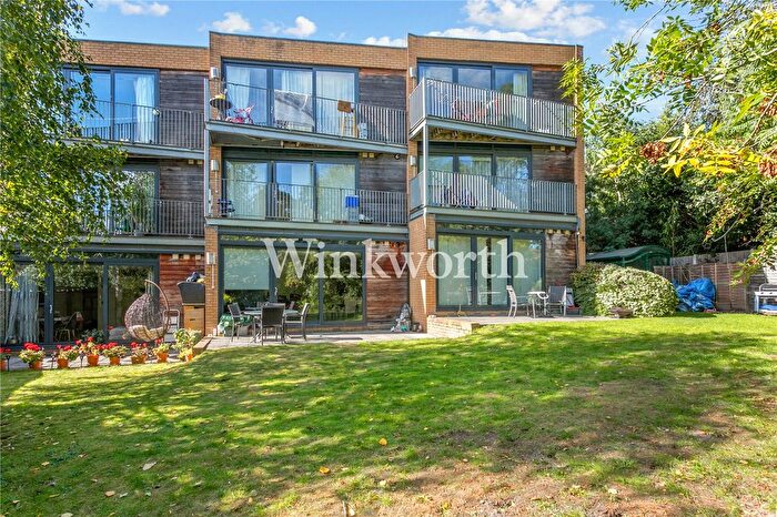 1 Bedroom Flat For Sale In Old Park Road, London, N13