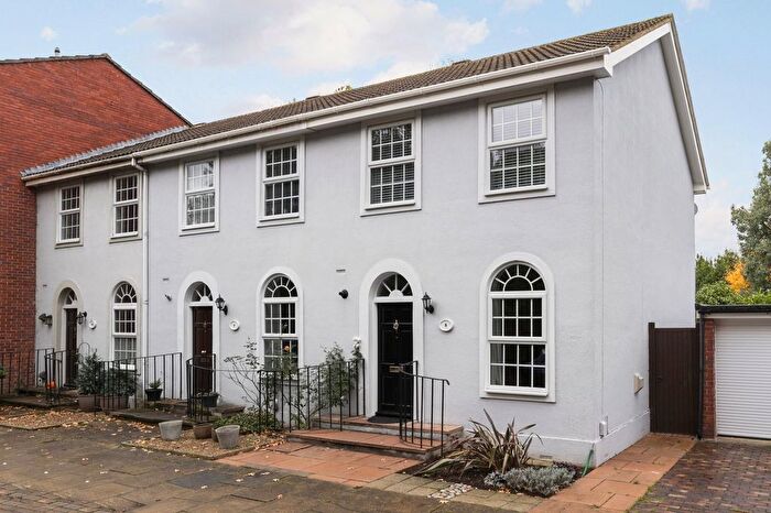 3 Bedroom Terraced House For Sale In Belgrave Close, Hersham, Walton-On-Thames, KT12