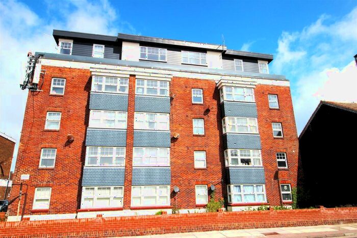 2 Bedroom Flat To Rent In West Court, Highland Road, Southsea, PO4