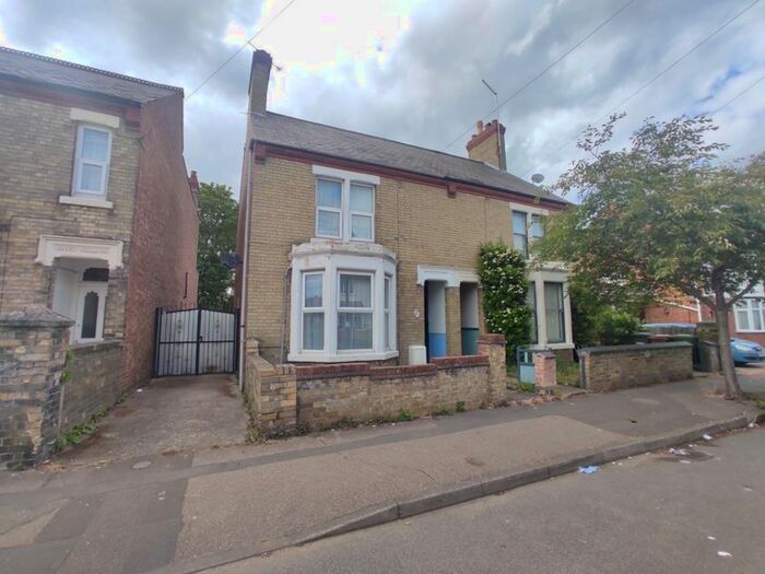 3 Bedroom Semi-Detached House To Rent In Waterloo Road, Peterborough, PE1