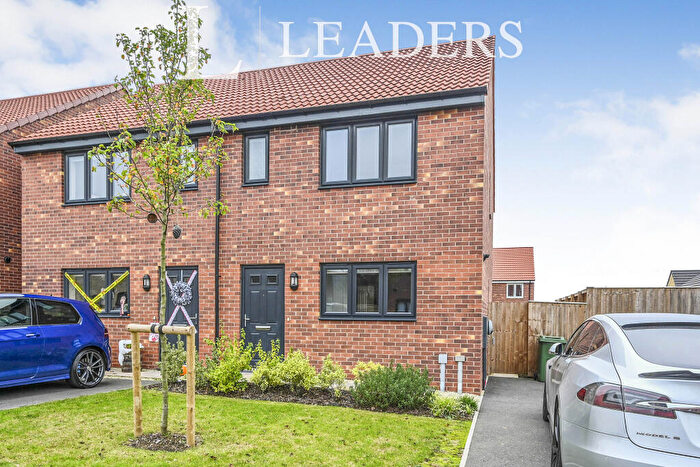 3 Bedroom Semi-Detached House To Rent In Limestone Avenue, Clay Cross, S45