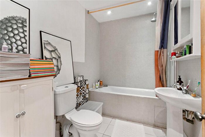 2 Bedroom Apartment To Rent In Highbury New Park, Highbury, N5