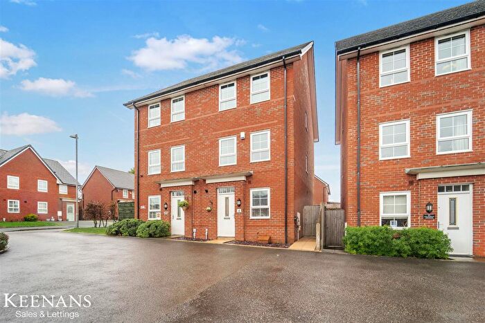 4 Bedroom Town House For Sale In Holden Drive, Swinton, Manchester, M27
