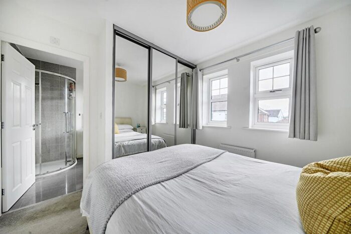 3 Bedroom Link Detached House For Sale In Wareham, BH20 - Photo 10